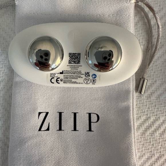 ZIIP 2.0 Microcurrent Facial Device with White and Silver Design - Picture 5 of 6
